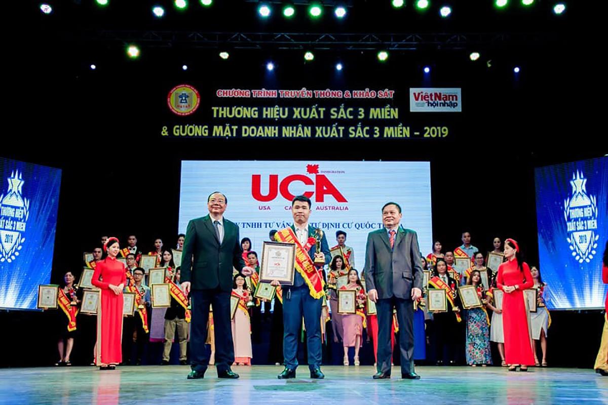 UCA Immigration còn được vinh danh trong Top 100 Thương hiệu Xuất sắc ba miền